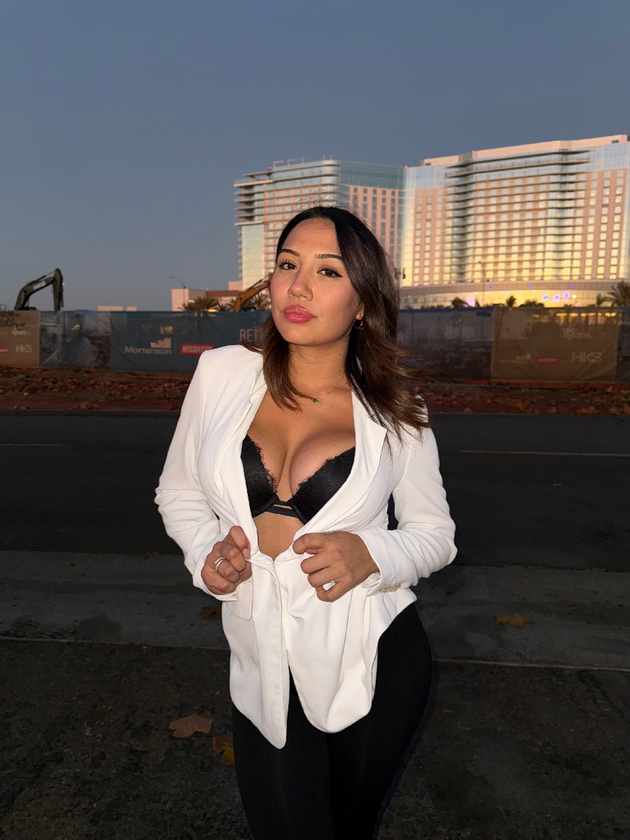 Take a pause and enjoy Ali Cruz — streaming from Lianyungang