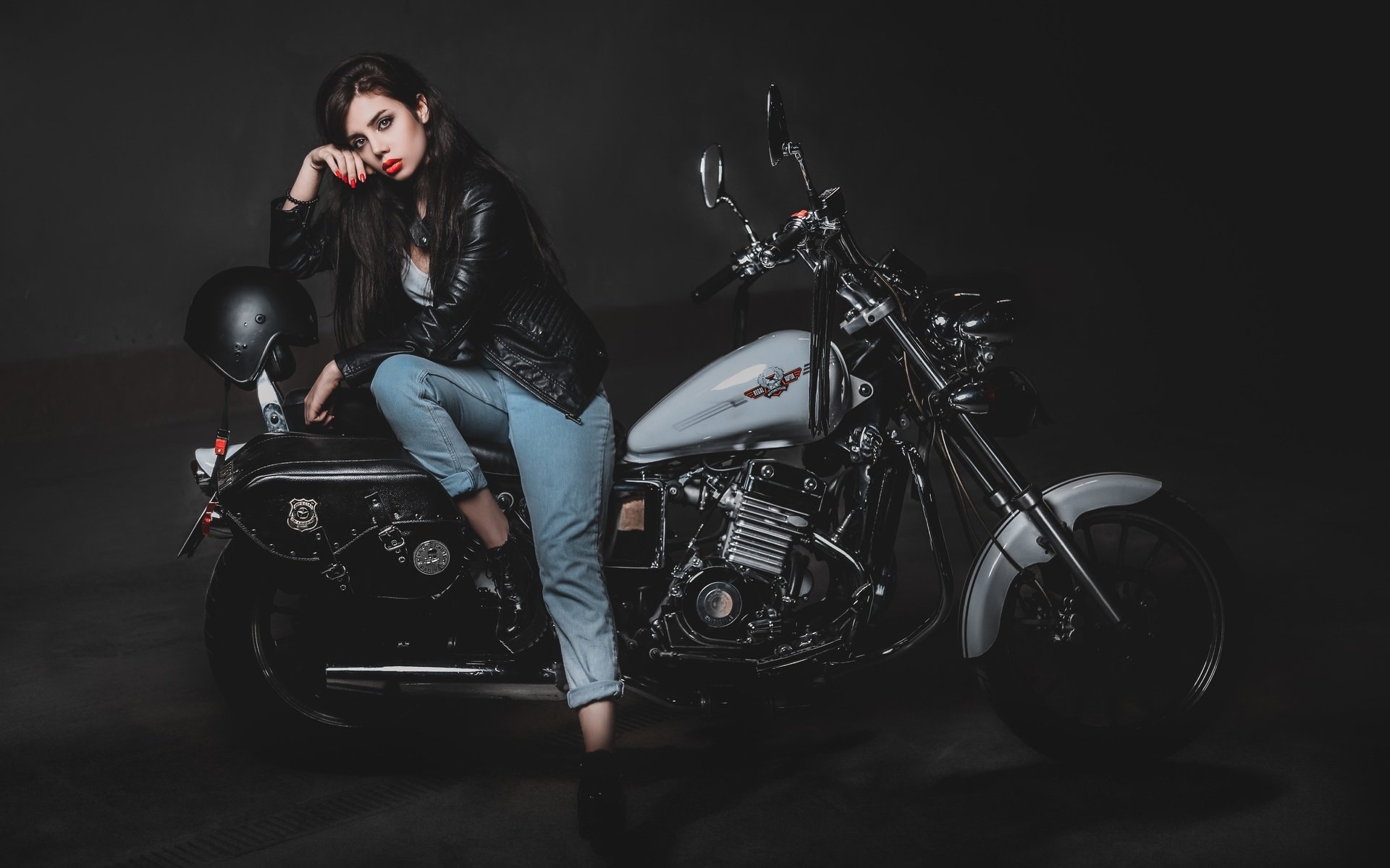 Biker girls: style and drive in Lianyungang
