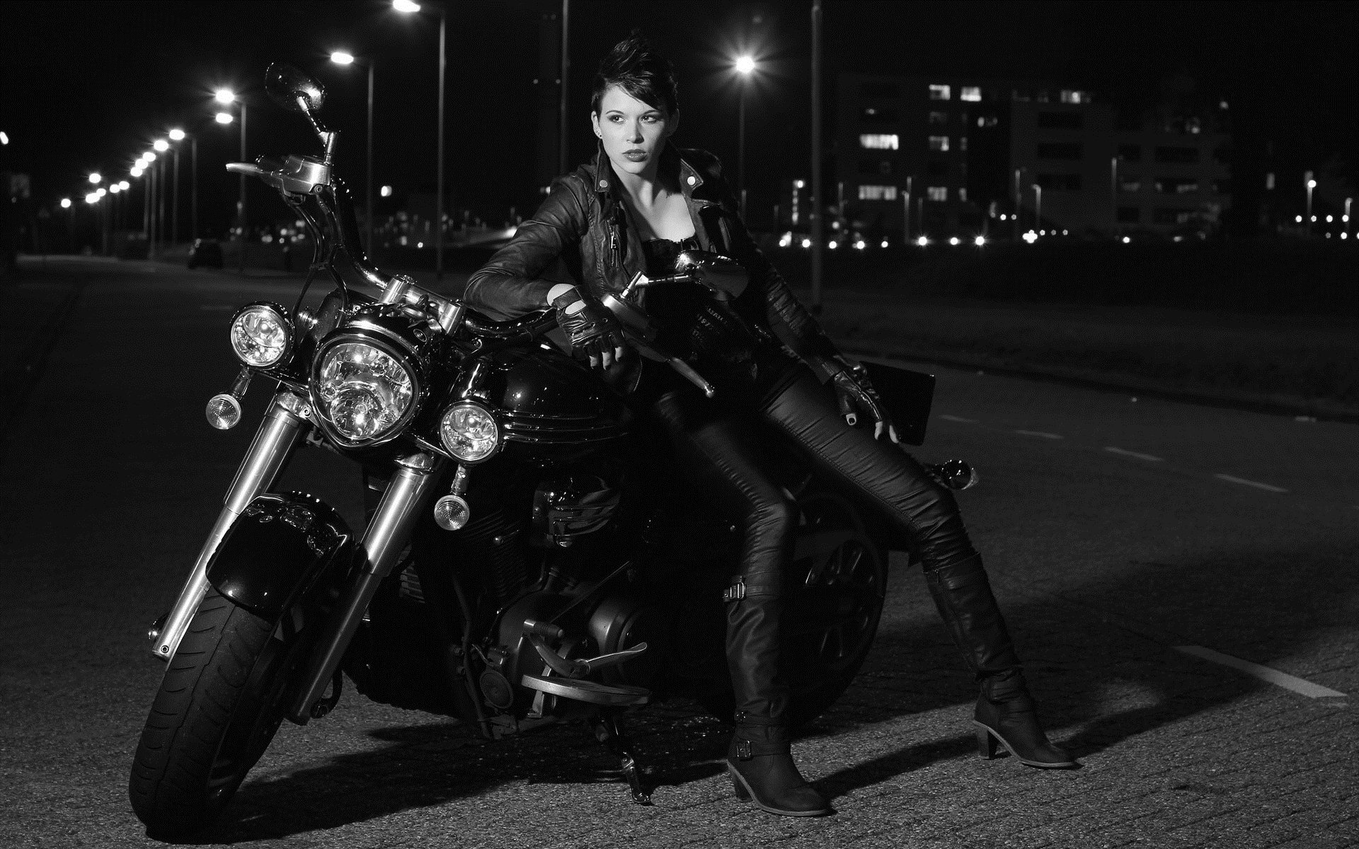 Photo Beautiful girls and motorcycles in Lianyungang