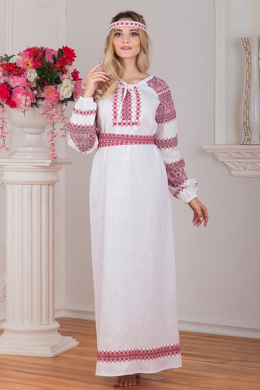 Women in Slavic costumes in Lianyungang