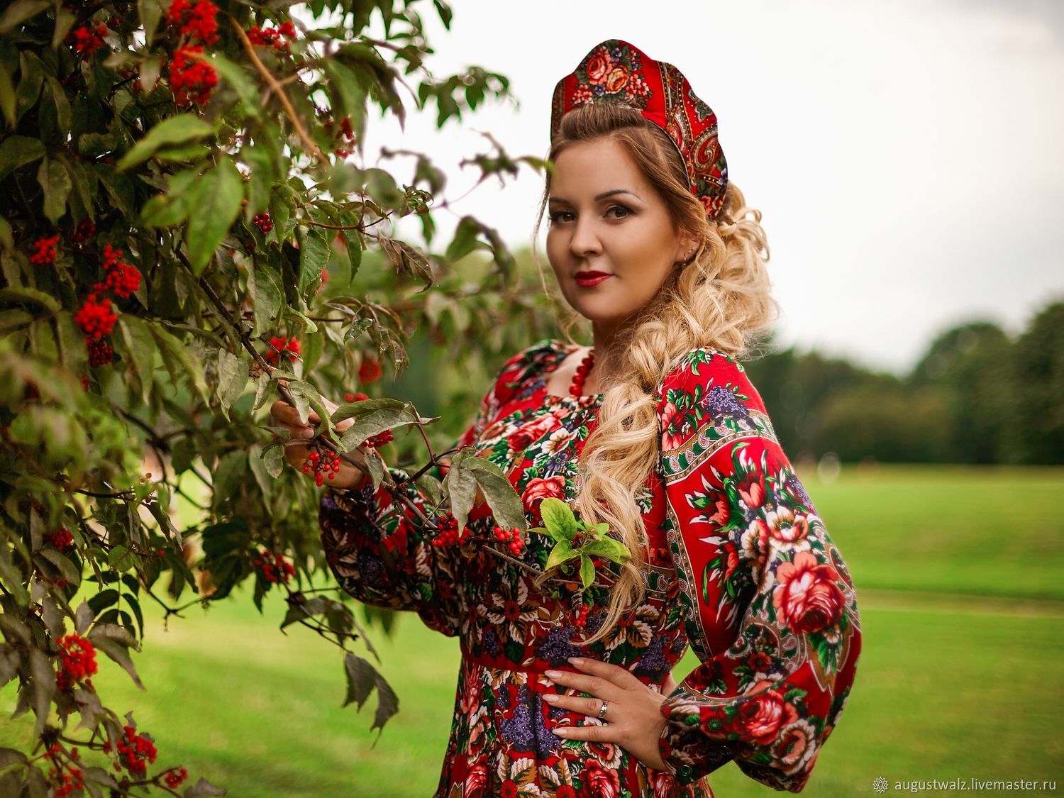 Women in Slavic costumes in Lianyungang