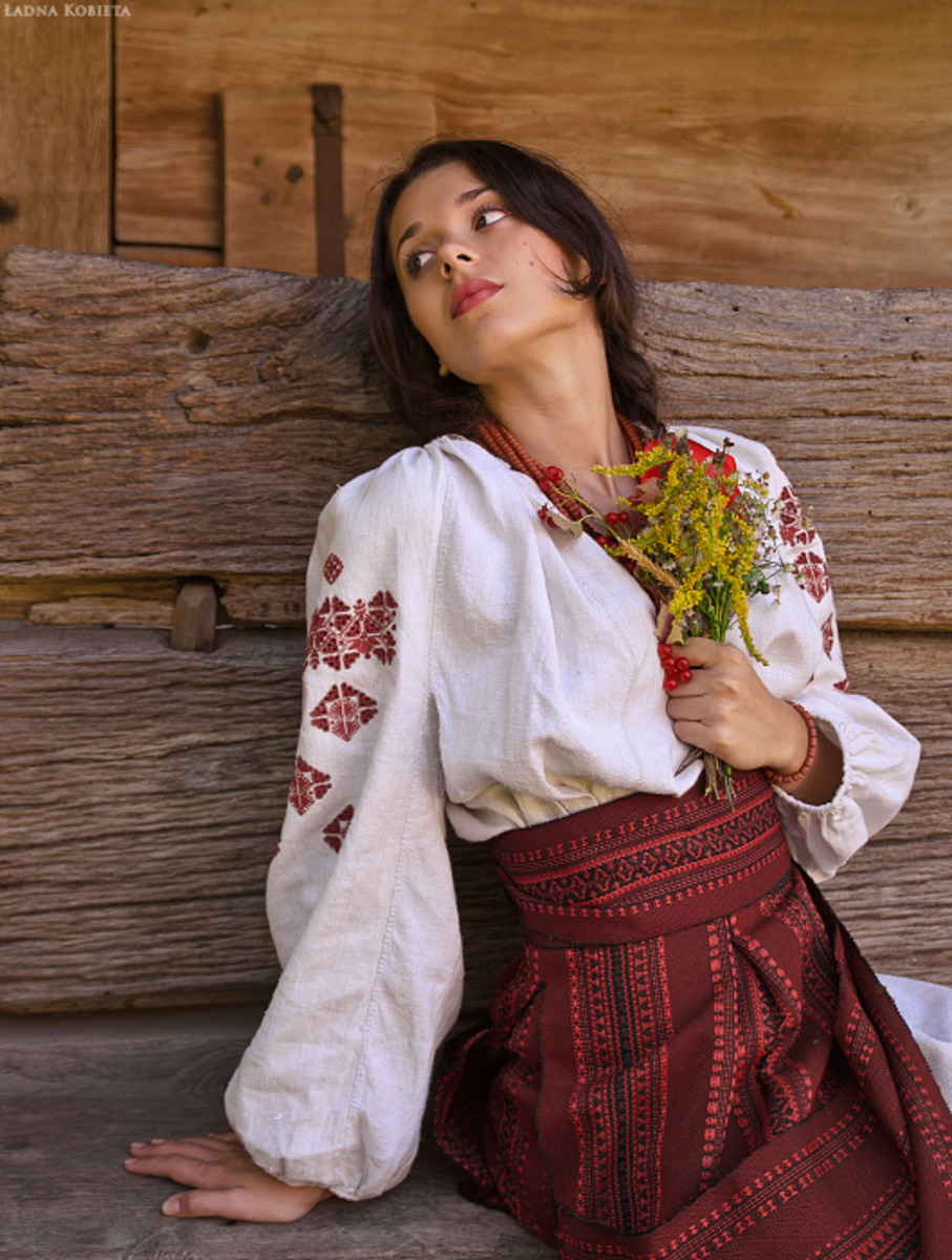 Girls in Slavic costumes in Lianyungang