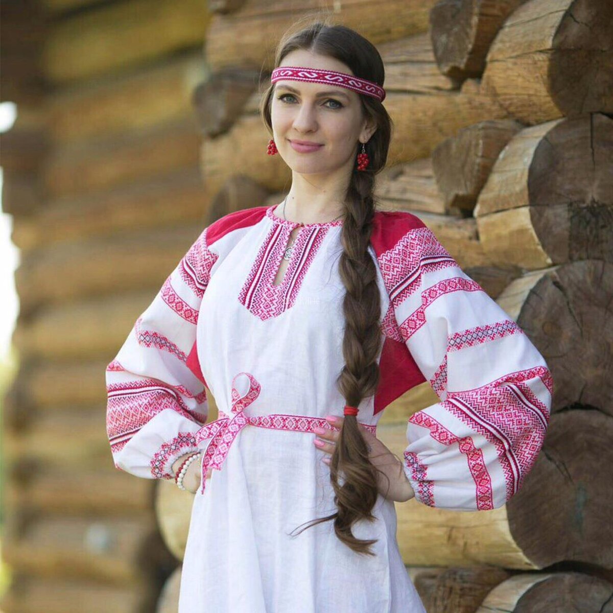 Girls in Slavic costumes in Lianyungang