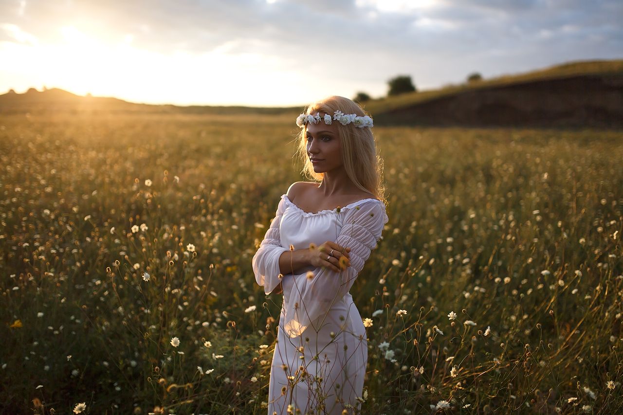 Girls in Slavic costumes in Lianyungang