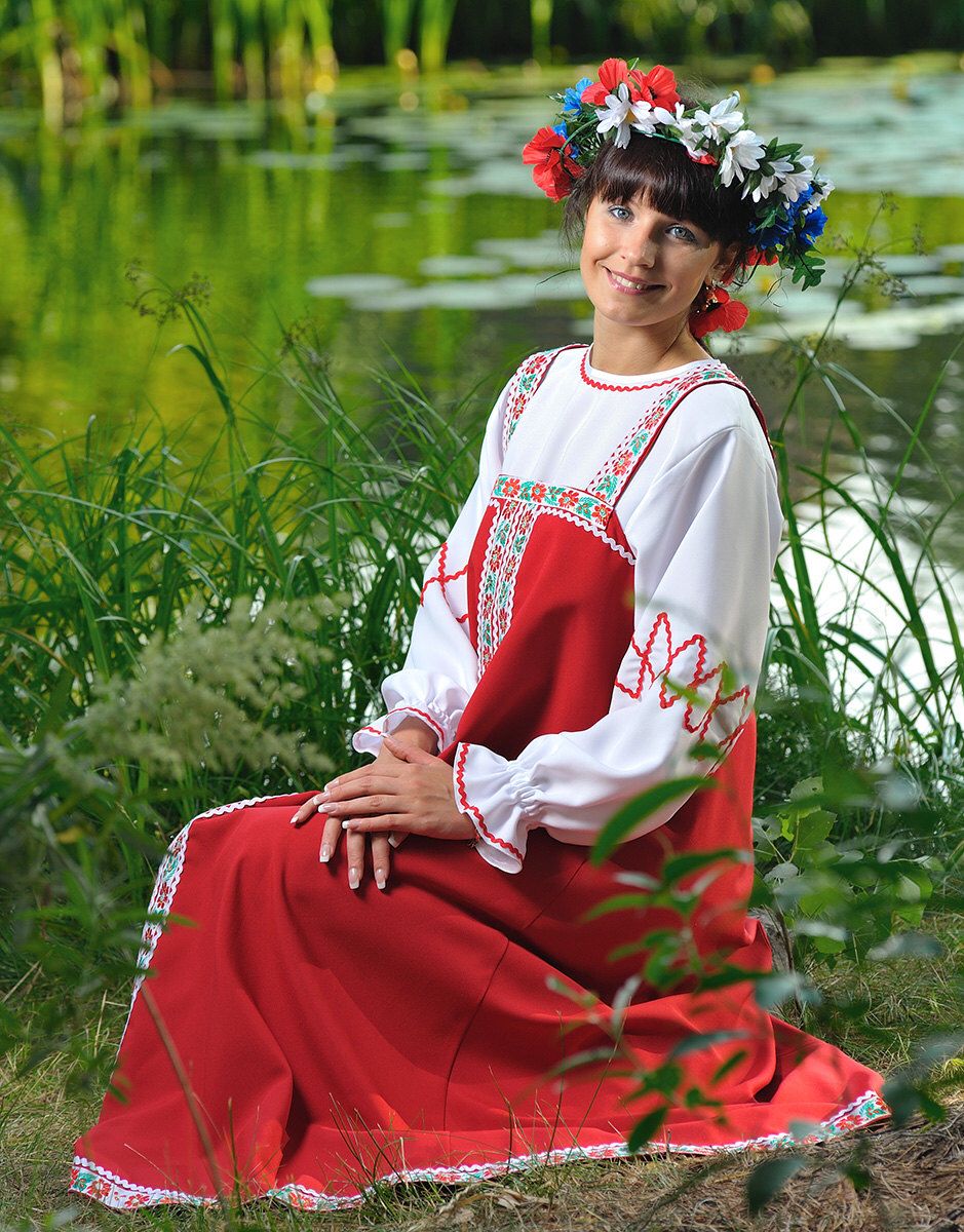 Beautiful girl Girls in Slavic costumes in Lianyungang