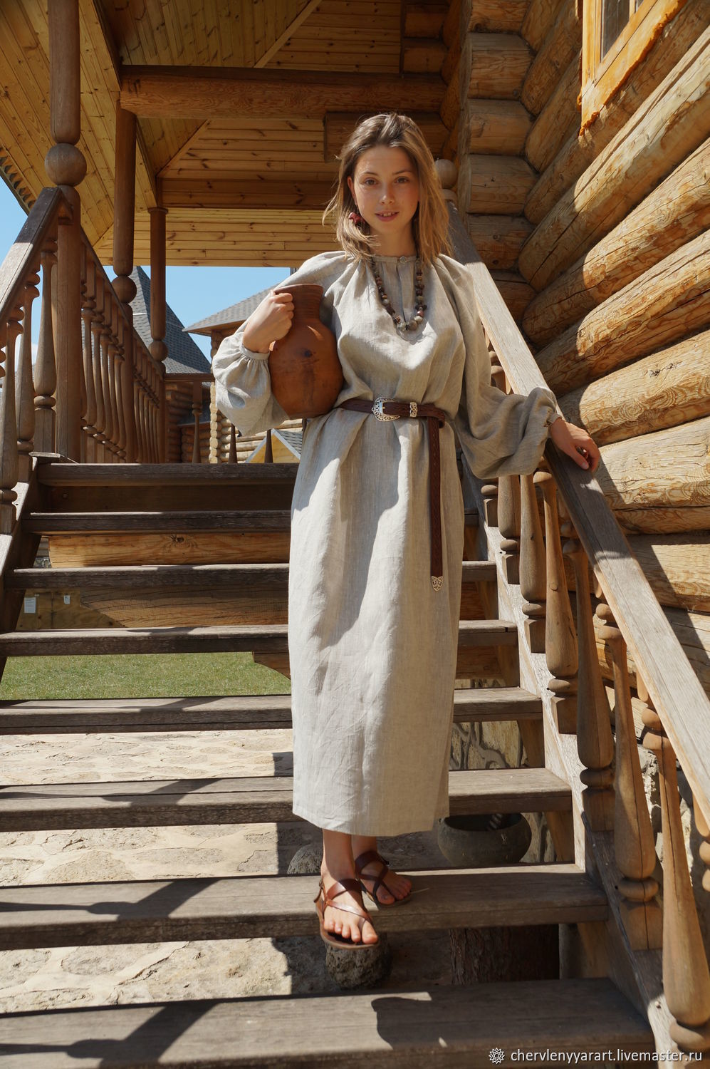 Girls in Slavic costumes in Lianyungang